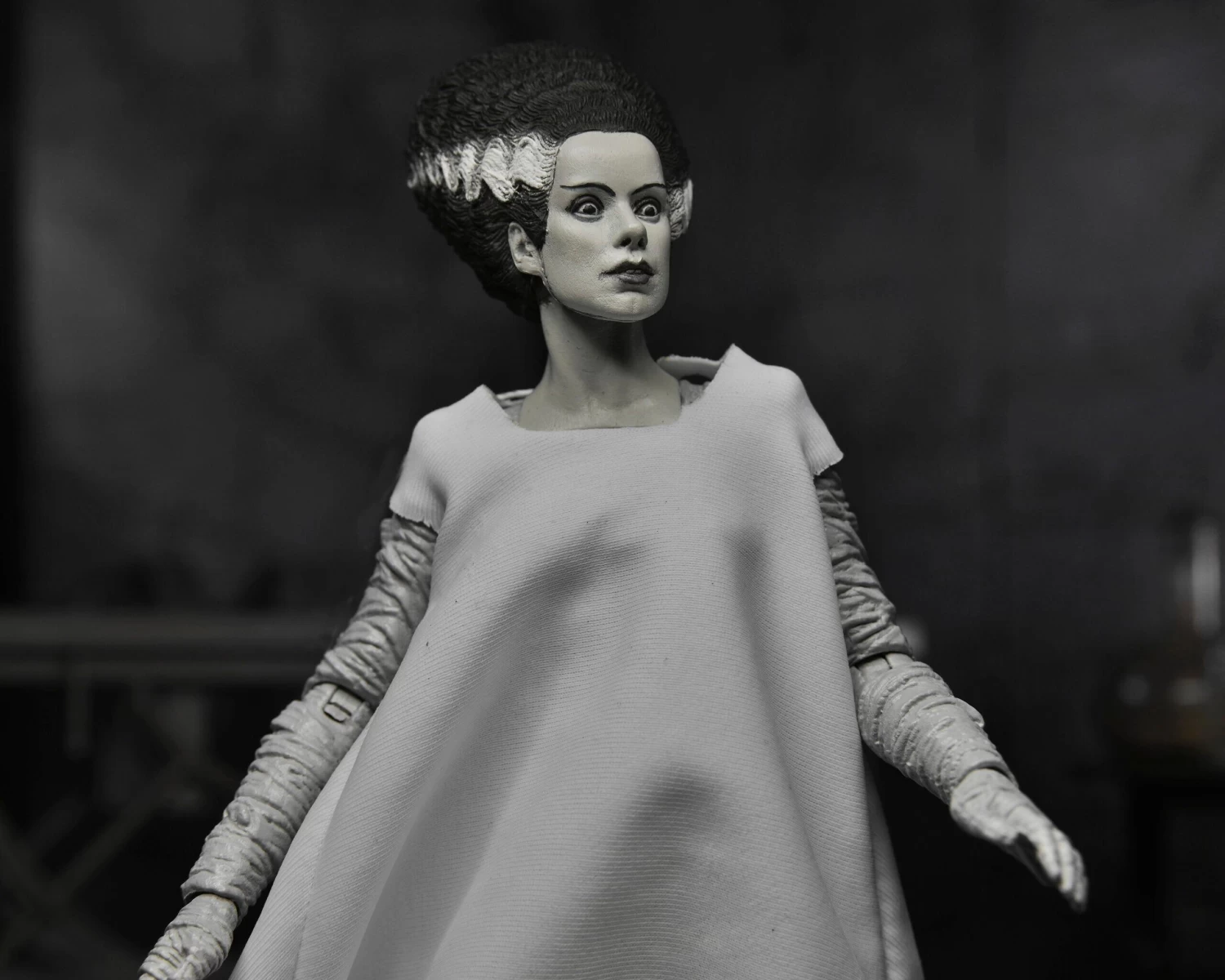 NECA Universal Monsters Ultimate 7 Inch Scale Action Figure - Bride Of Frankenstein (Black And White) 2 NECA Universal Monsters Ultimate 7 Inch Scale Action Figure - Bride Of Frankenstein (Black And White) - Image 2