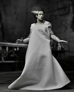 NECA Universal Monsters Ultimate 7 Inch Scale Action Figure - Bride Of Frankenstein (Black And White) 11 NECA Universal Monsters Ultimate 7 Inch Scale Action Figure - Bride Of Frankenstein (Black And White) -Toy Promotion Store 04821 unp 4 scaled 1