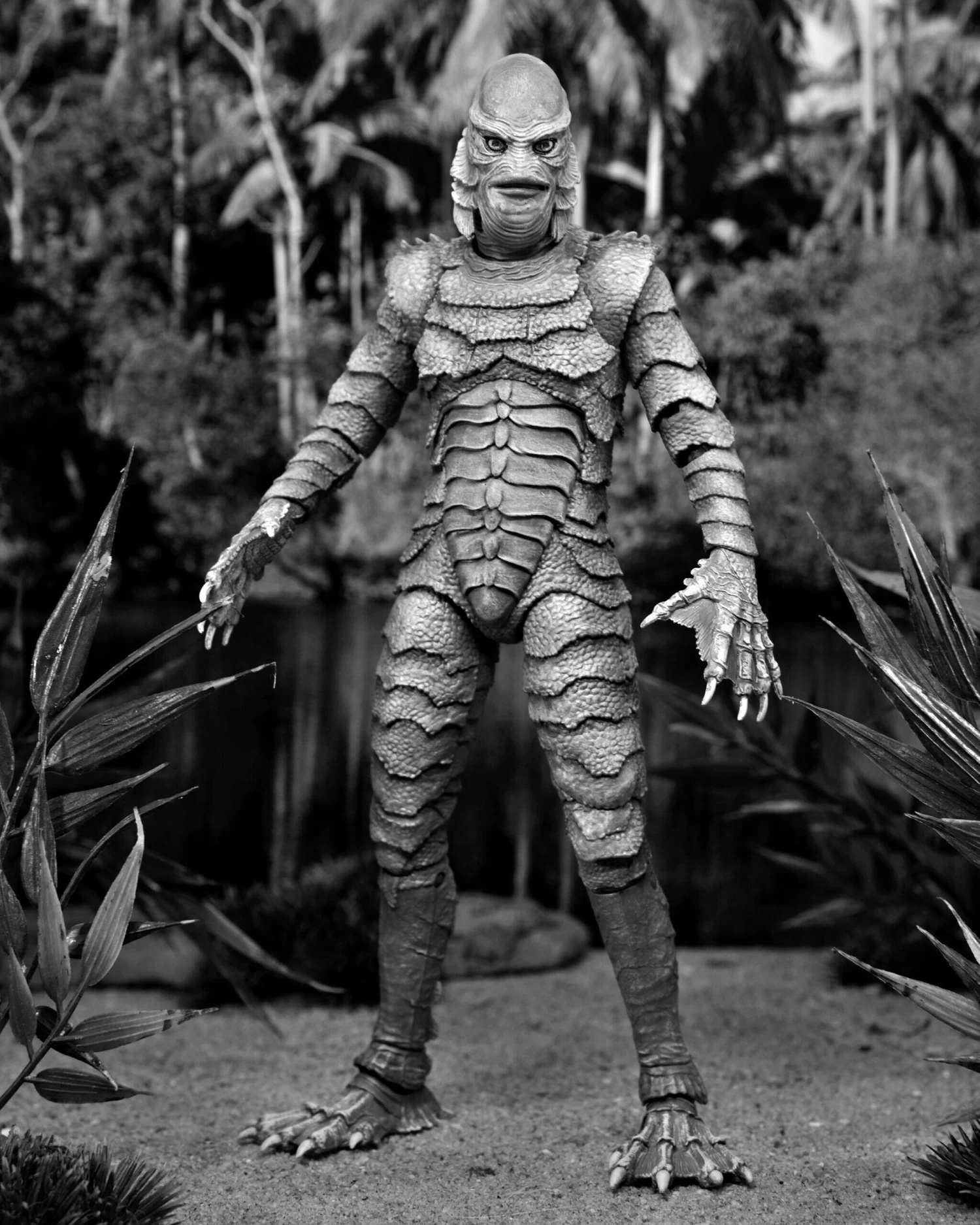 NECA *PRE-ORDER Universal Monsters Ultimate 7 Inch Scale Action Figure - Creature From The Black Lagoon (Black And White) 7 NECA *PRE-ORDER Universal Monsters Ultimate 7 Inch Scale Action Figure - Creature From The Black Lagoon (Black And White) - Image 7