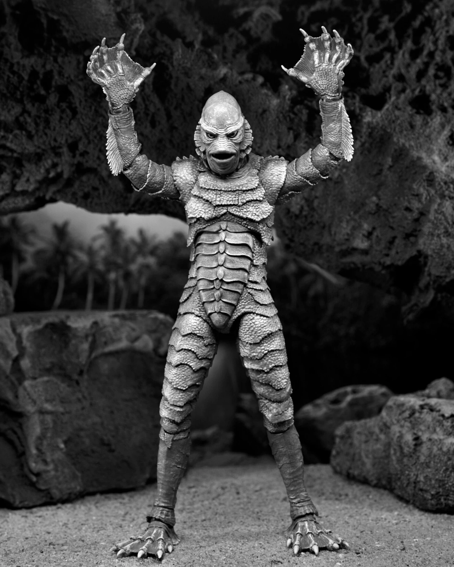 NECA *PRE-ORDER Universal Monsters Ultimate 7 Inch Scale Action Figure - Creature From The Black Lagoon (Black And White) 8 NECA *PRE-ORDER Universal Monsters Ultimate 7 Inch Scale Action Figure - Creature From The Black Lagoon (Black And White) - Image 8