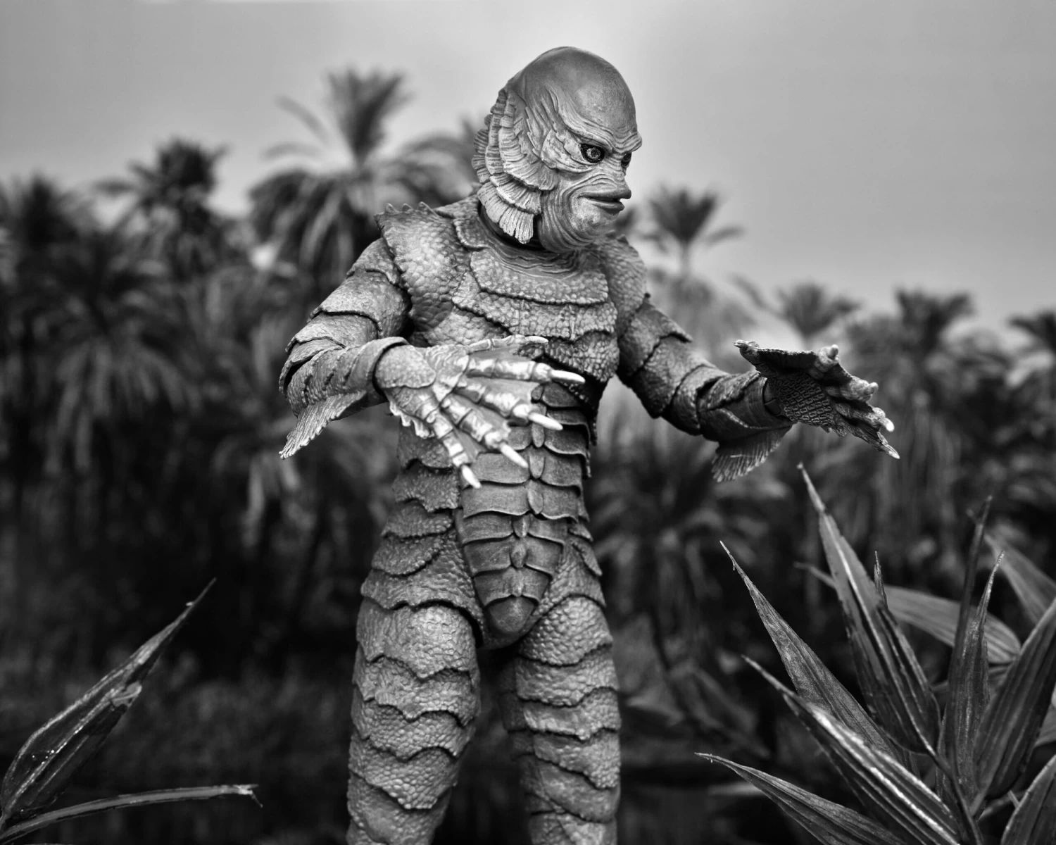NECA *PRE-ORDER Universal Monsters Ultimate 7 Inch Scale Action Figure - Creature From The Black Lagoon (Black And White) 5 NECA *PRE-ORDER Universal Monsters Ultimate 7 Inch Scale Action Figure - Creature From The Black Lagoon (Black And White) - Image 5