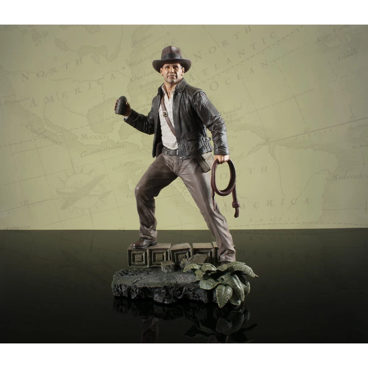 Diamond Select *PRE-ORDER Indiana Jones Treasures Premier Collection 1:7 Scale Statue 5 Diamond Select *PRE-ORDER Indiana Jones Treasures Premier Collection 1:7 Scale Statue - Image 5