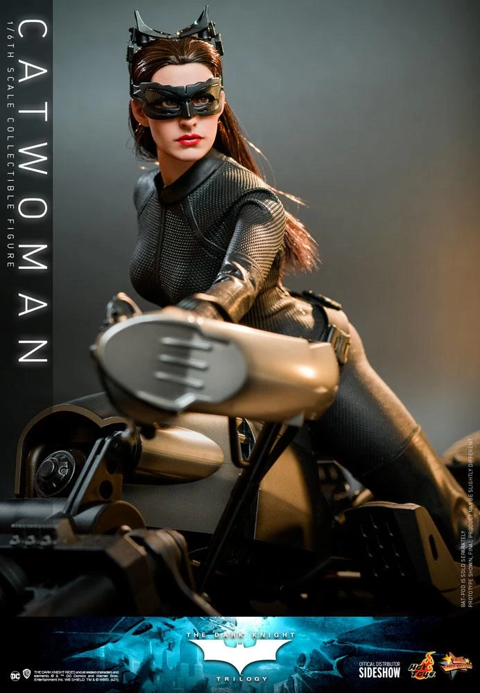 *PRE-ORDER Catwoman - Batman: The Dark Knight Hot Toys Collectibles 1/6 Scale Action Figure 2 *PRE-ORDER Catwoman - Batman: The Dark Knight Hot Toys Collectibles 1/6 Scale Action Figure - Image 2
