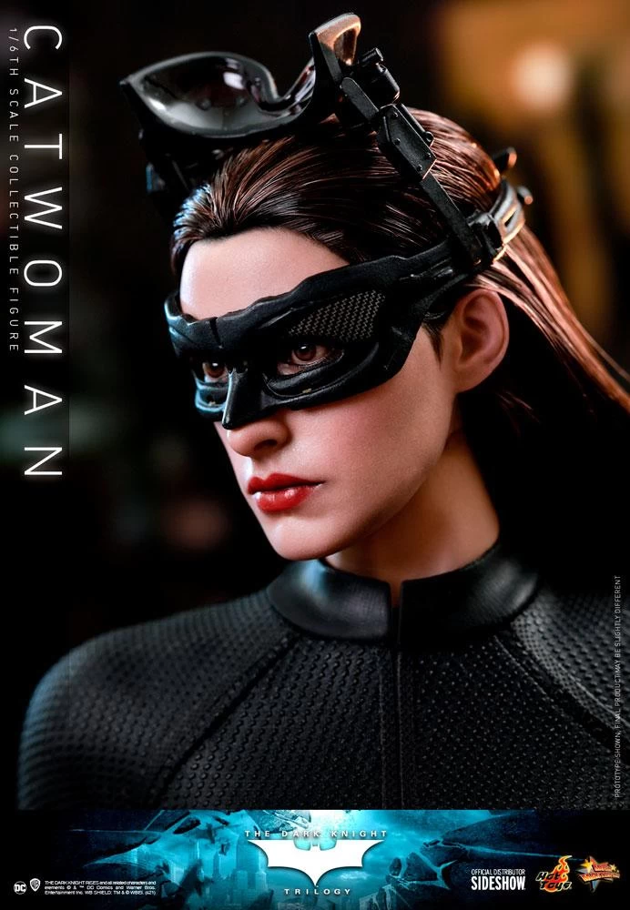 *PRE-ORDER Catwoman - Batman: The Dark Knight Hot Toys Collectibles 1/6 Scale Action Figure 4 *PRE-ORDER Catwoman - Batman: The Dark Knight Hot Toys Collectibles 1/6 Scale Action Figure - Image 4