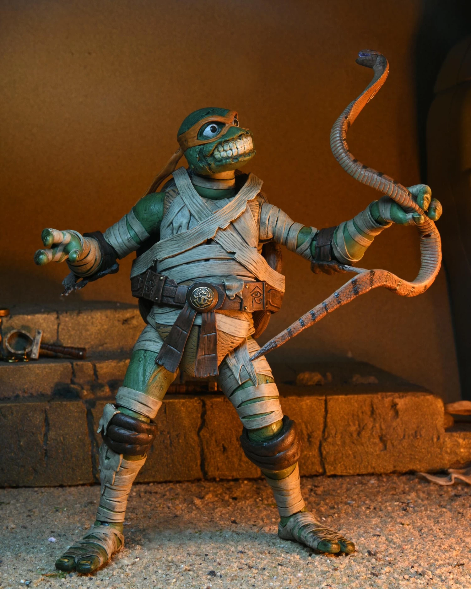 NECA *PRE-ORDER Universal Monsters X Teenage Mutant Ninja Turtles - Michelangelo (The Mummy) 6 NECA *PRE-ORDER Universal Monsters X Teenage Mutant Ninja Turtles - Michelangelo (The Mummy) - Image 6