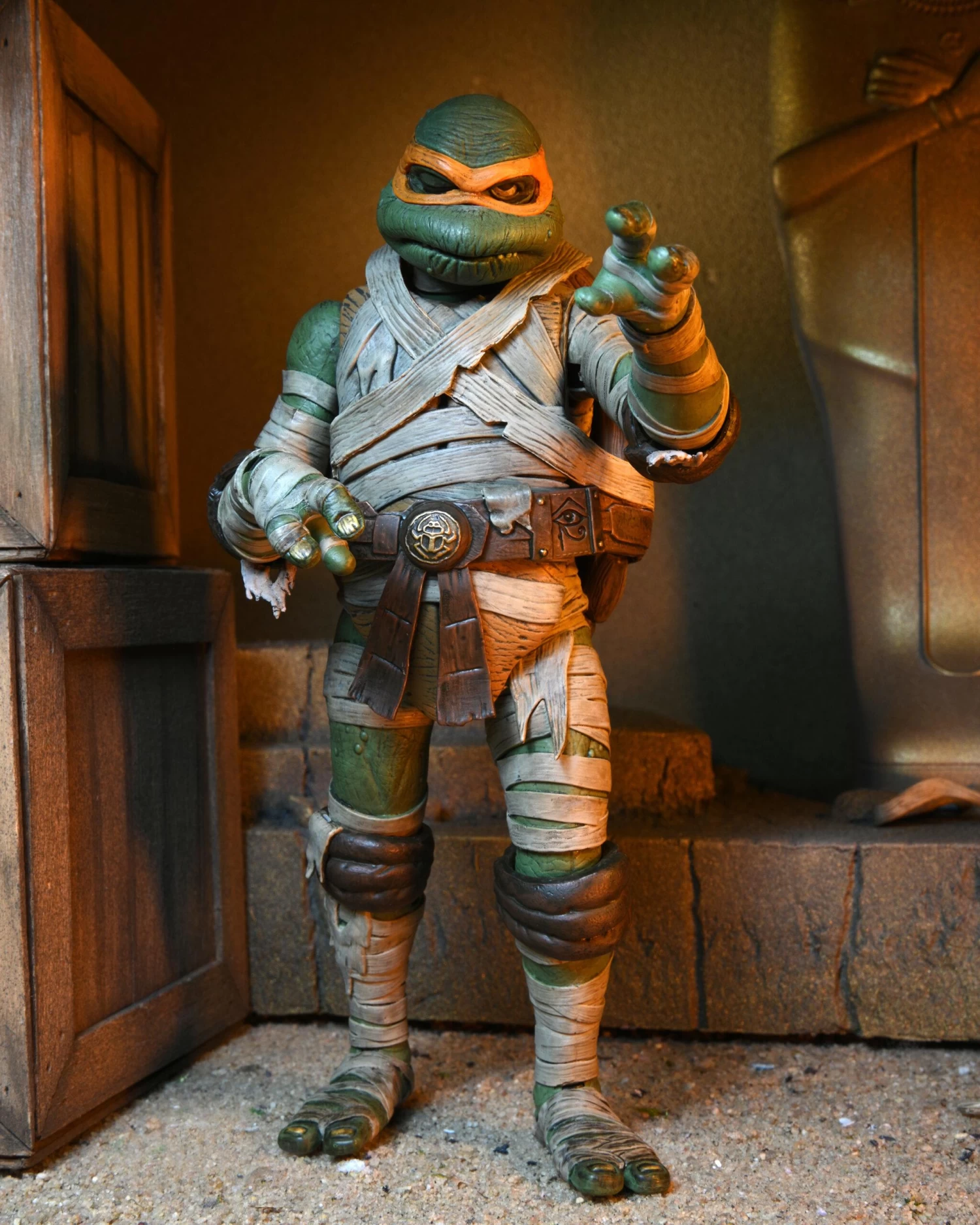 NECA *PRE-ORDER Universal Monsters X Teenage Mutant Ninja Turtles - Michelangelo (The Mummy) 4 NECA *PRE-ORDER Universal Monsters X Teenage Mutant Ninja Turtles - Michelangelo (The Mummy) - Image 4